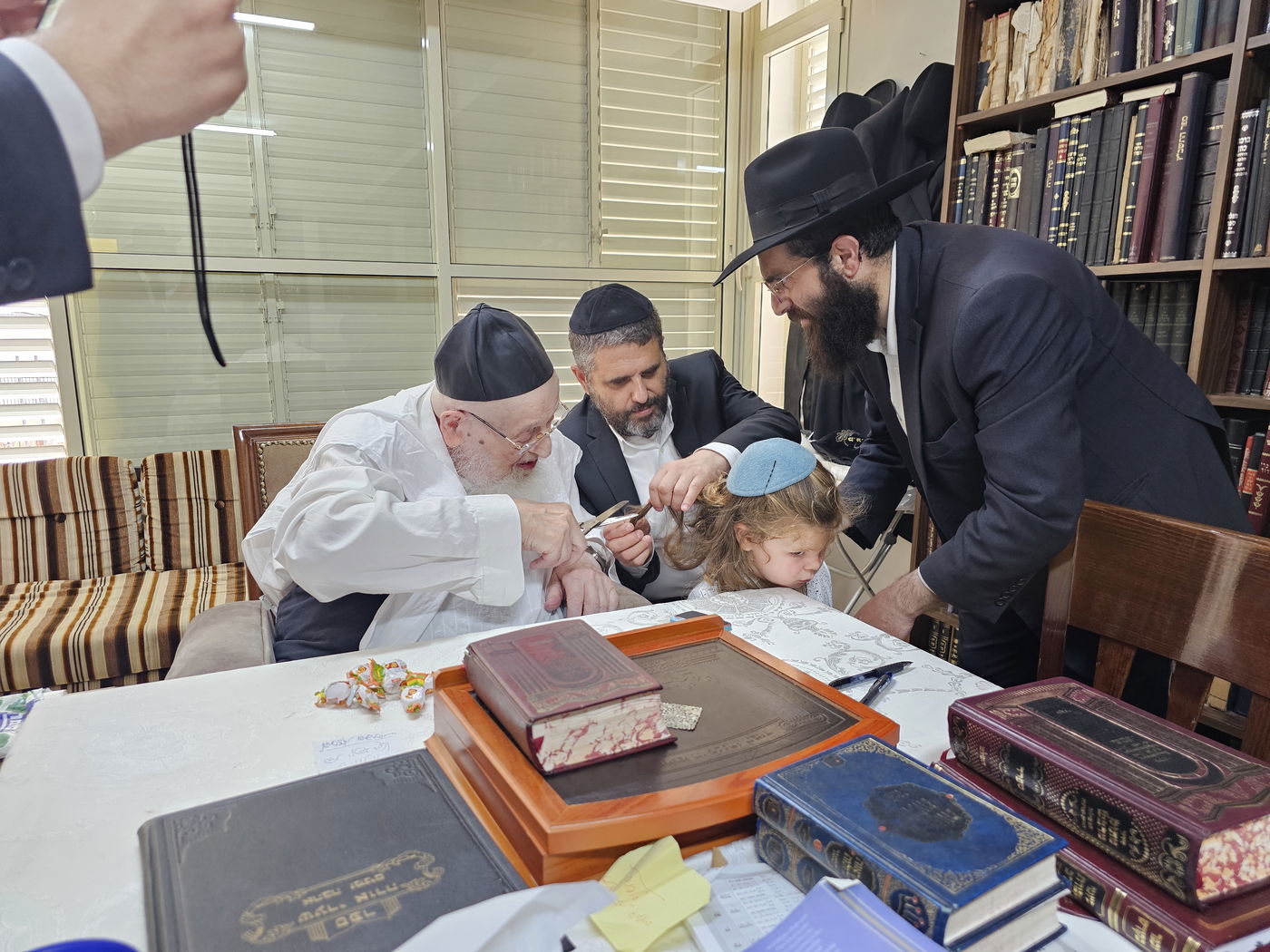 מראות ל"ג בעומר אצל הגאון רבי מאיר צבי ברגמן