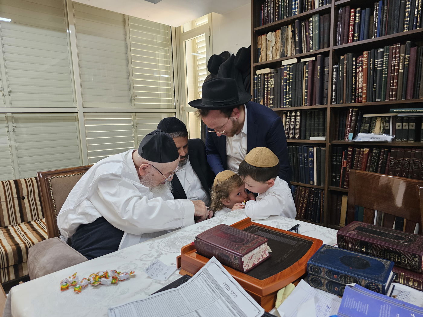 מראות ל"ג בעומר אצל הגאון רבי מאיר צבי ברגמן