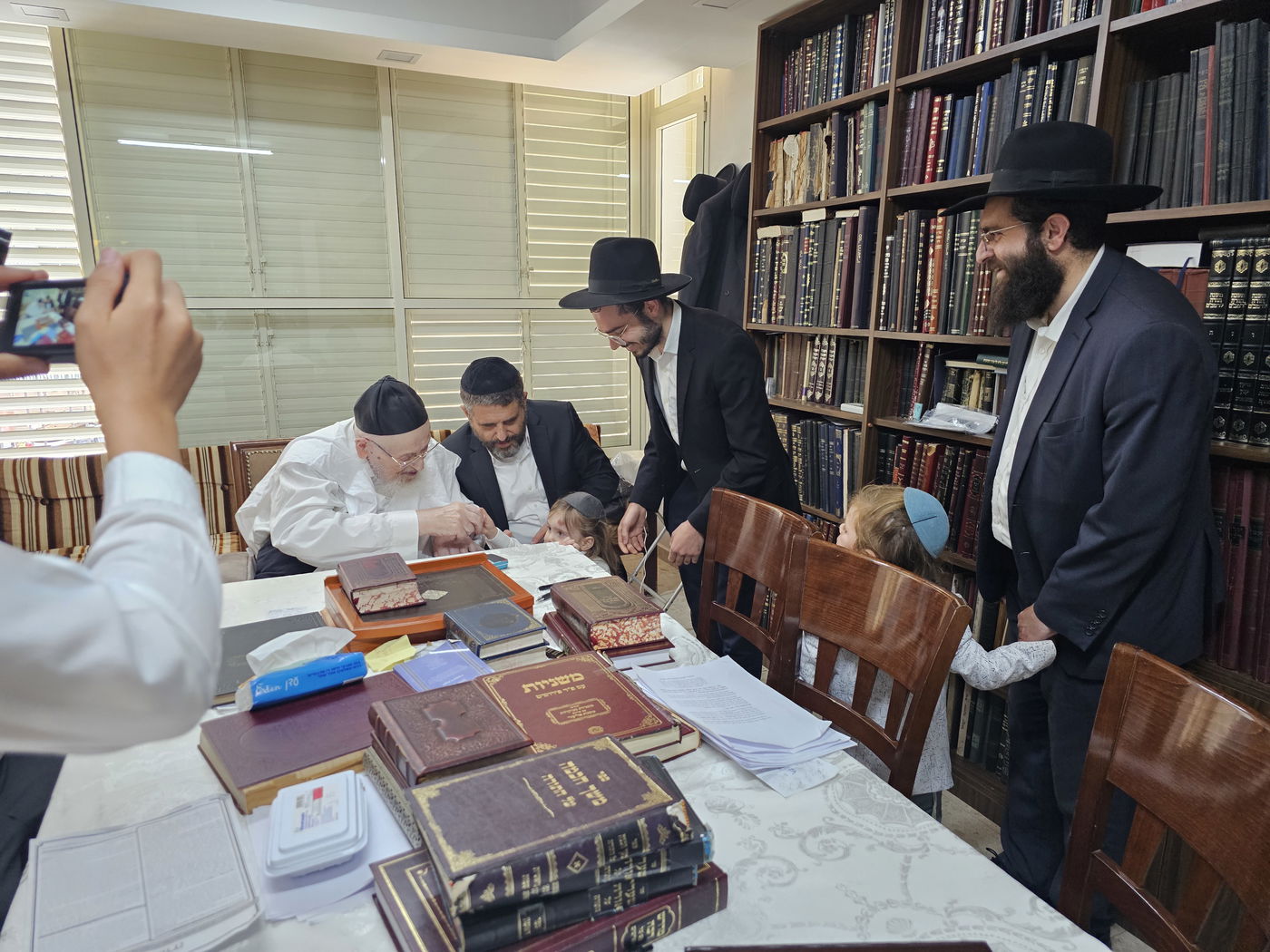 מראות ל"ג בעומר אצל הגאון רבי מאיר צבי ברגמן