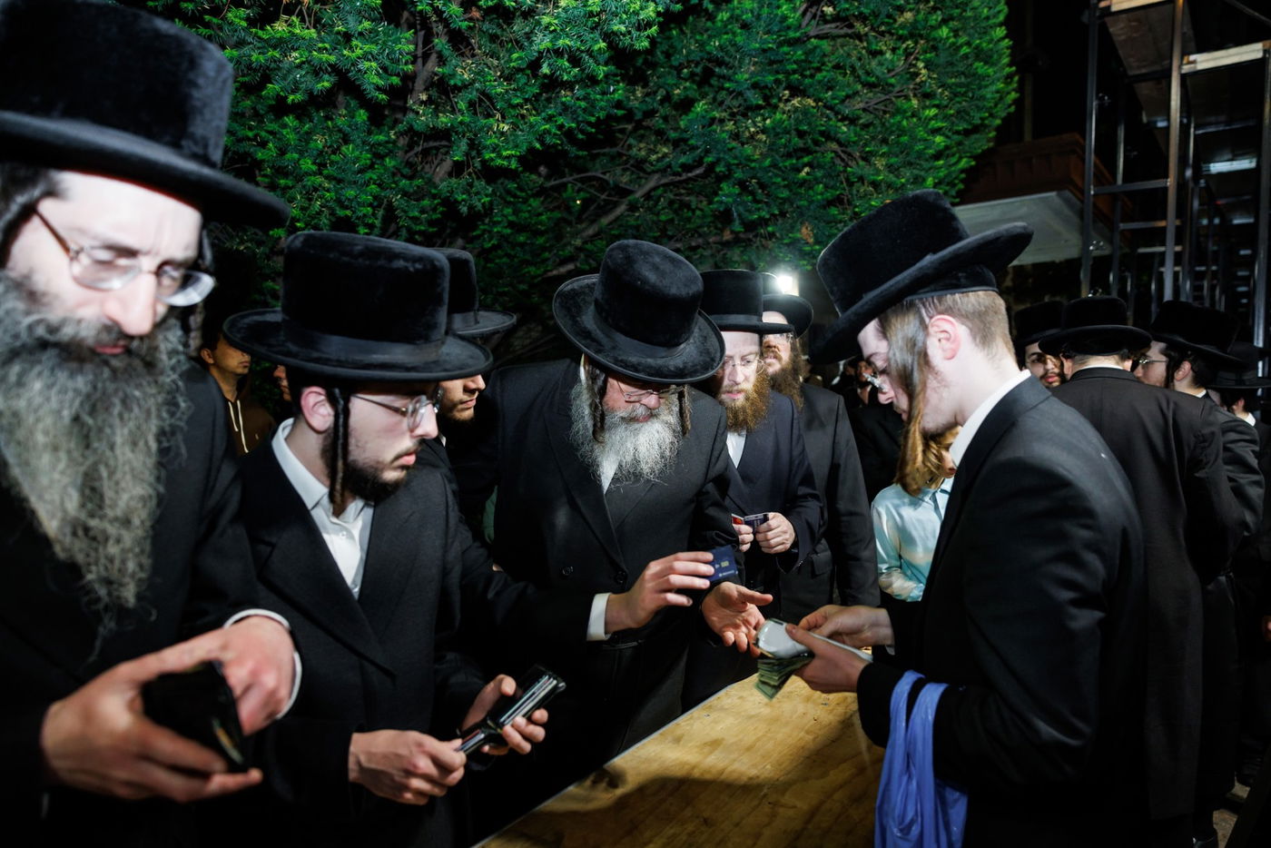 מעמד ההדלקה ע"י האדמו"ר מבאבוב - 45 ליל ל"ג בעומר