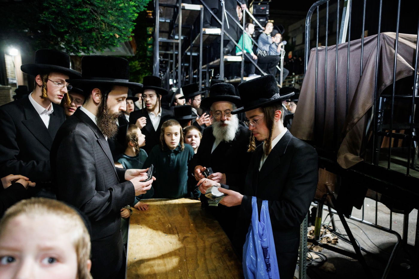 מעמד ההדלקה ע"י האדמו"ר מבאבוב - 45 ליל ל"ג בעומר