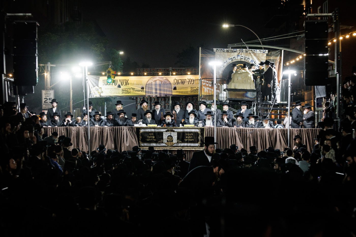 מעמד ההדלקה ע"י האדמו"ר מבאבוב - 45 ליל ל"ג בעומר