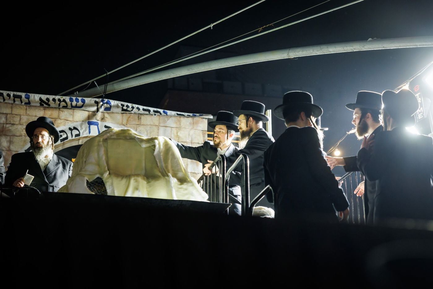 מעמד ההדלקה ע"י האדמו"ר מבאבוב - 45 ליל ל"ג בעומר