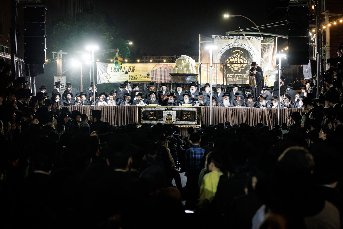 מעמד ההדלקה ע"י האדמו"ר מבאבוב - 45 ליל ל"ג בעומר