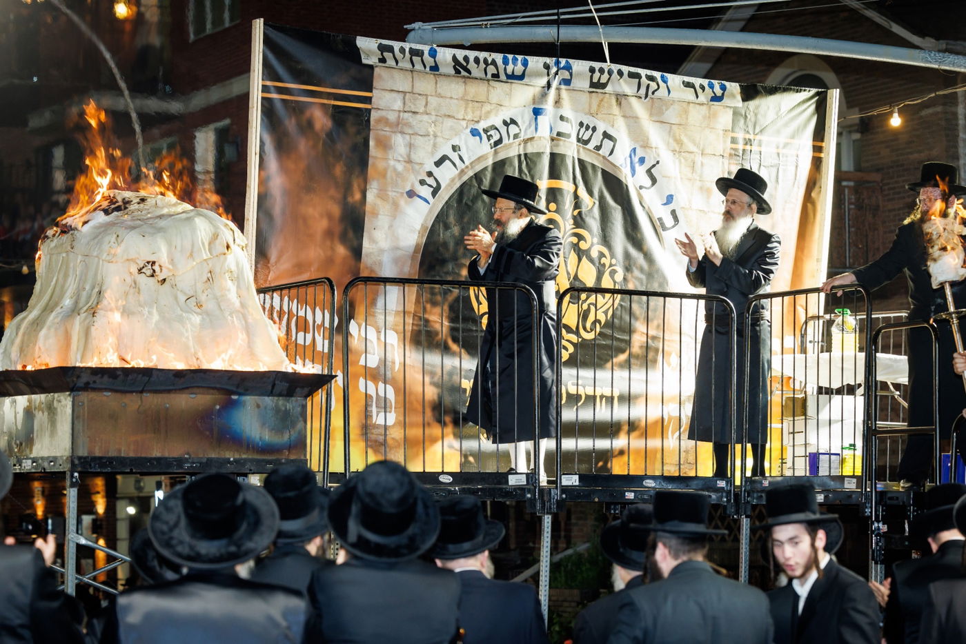 מעמד ההדלקה ע"י האדמו"ר מבאבוב - 45 ליל ל"ג בעומר
