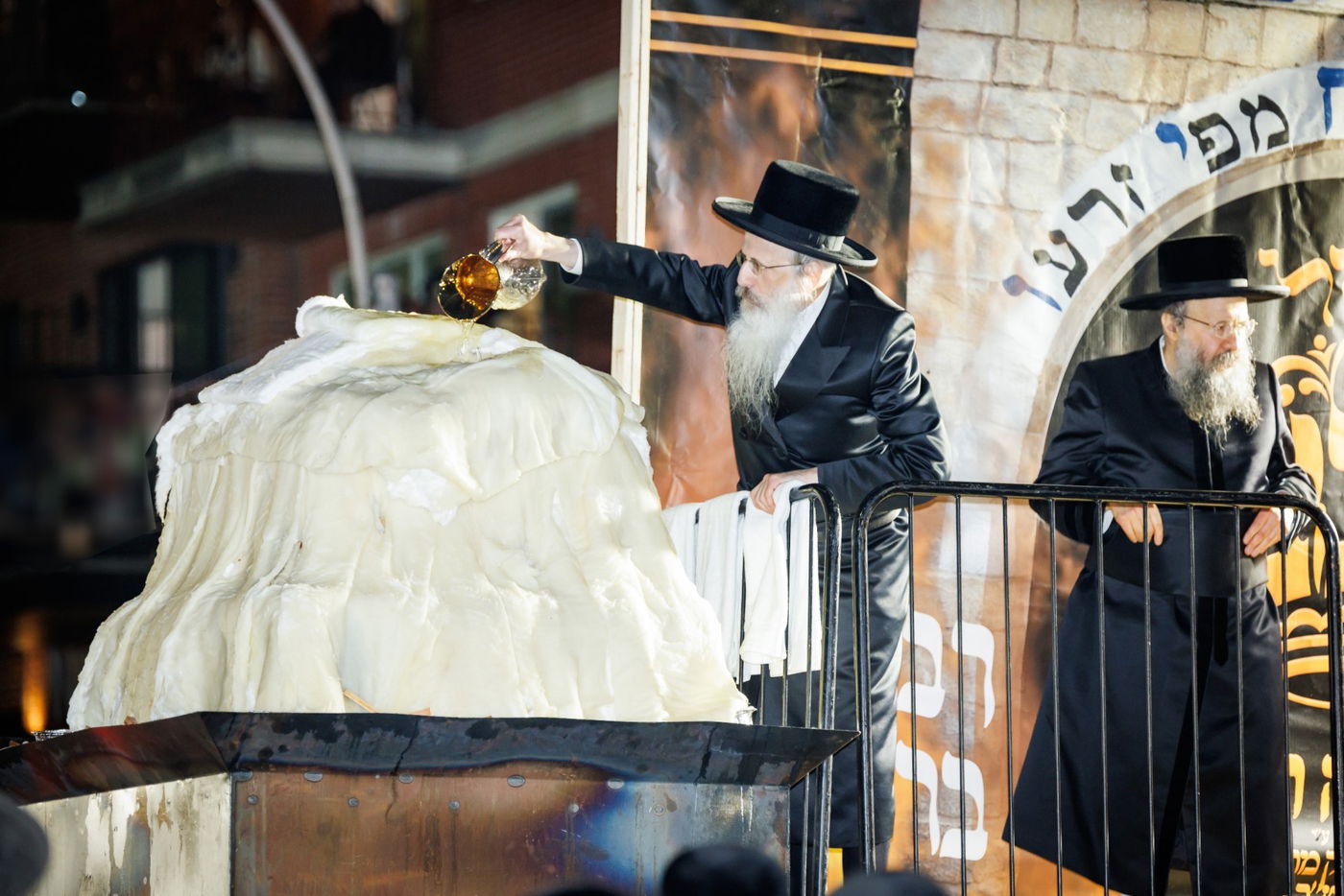 מעמד ההדלקה ע"י האדמו"ר מבאבוב - 45 ליל ל"ג בעומר