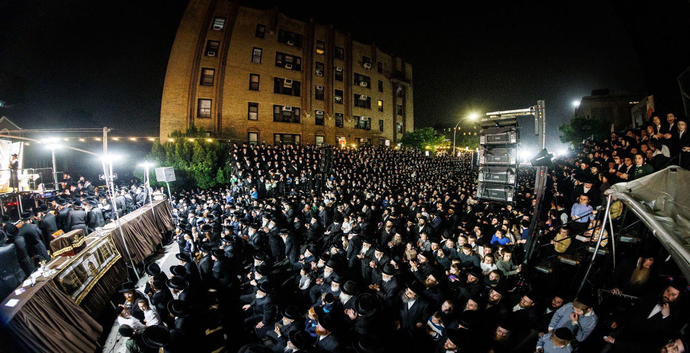 מעמד ההדלקה ע"י האדמו"ר מבאבוב - 45 ליל ל"ג בעומר