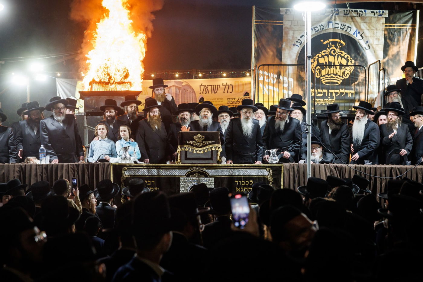 מעמד ההדלקה ע"י האדמו"ר מבאבוב - 45 ליל ל"ג בעומר