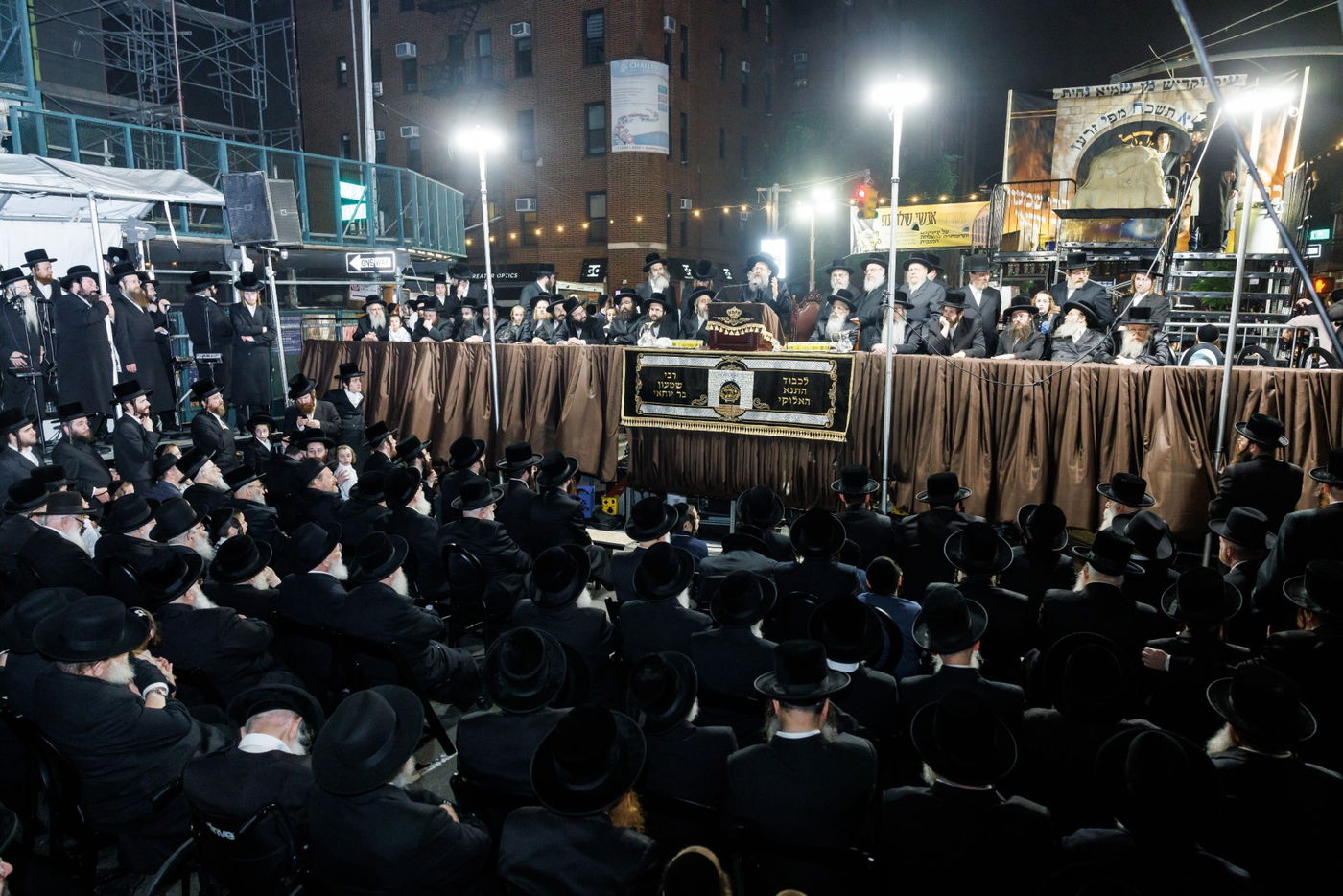 מעמד ההדלקה ע"י האדמו"ר מבאבוב - 45 ליל ל"ג בעומר