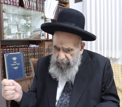 כבר עשרות שנים שהוא עומד בראשות ישיבת 'פורת יוסף', ממלא את מקום אביו