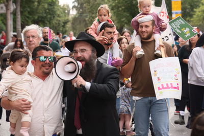 ברחוב ההפגנות בירושלים: ילדים והוריהם צעדו לכבודו של רשב"י