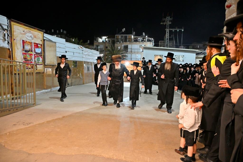 ל"ג בעומר בחצה"ק ויז'ניץ