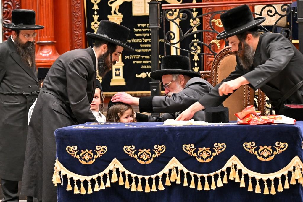 ל"ג בעומר בחצה"ק ויז'ניץ