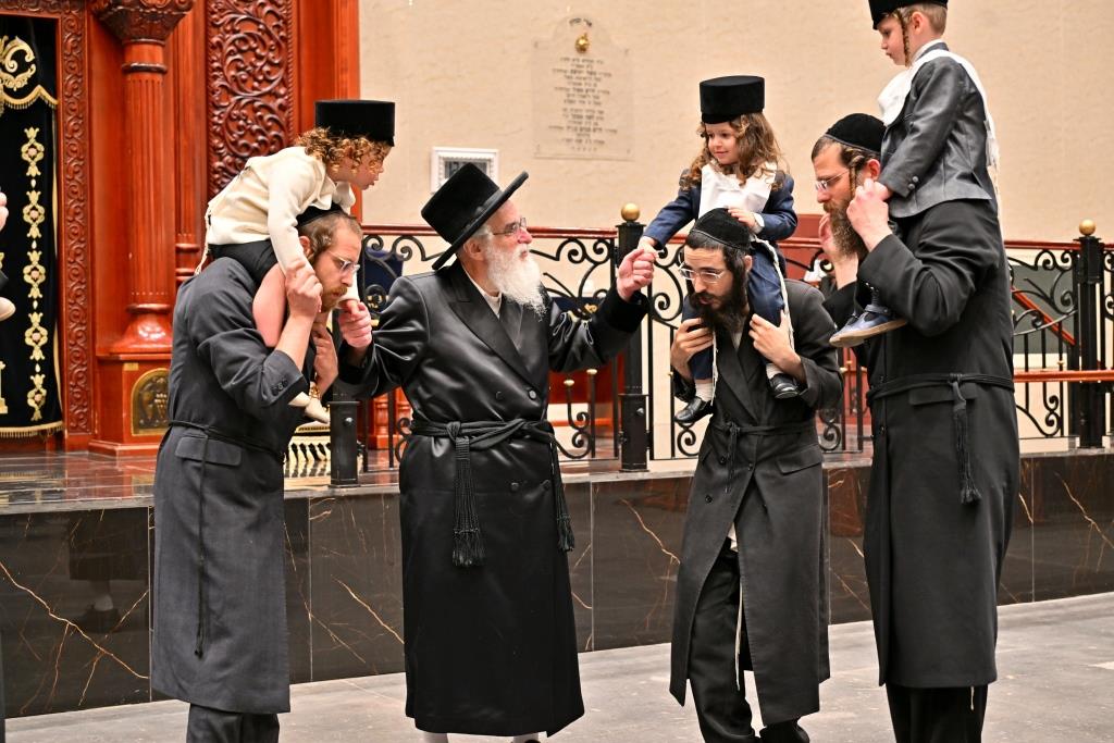 ל"ג בעומר בחצה"ק ויז'ניץ