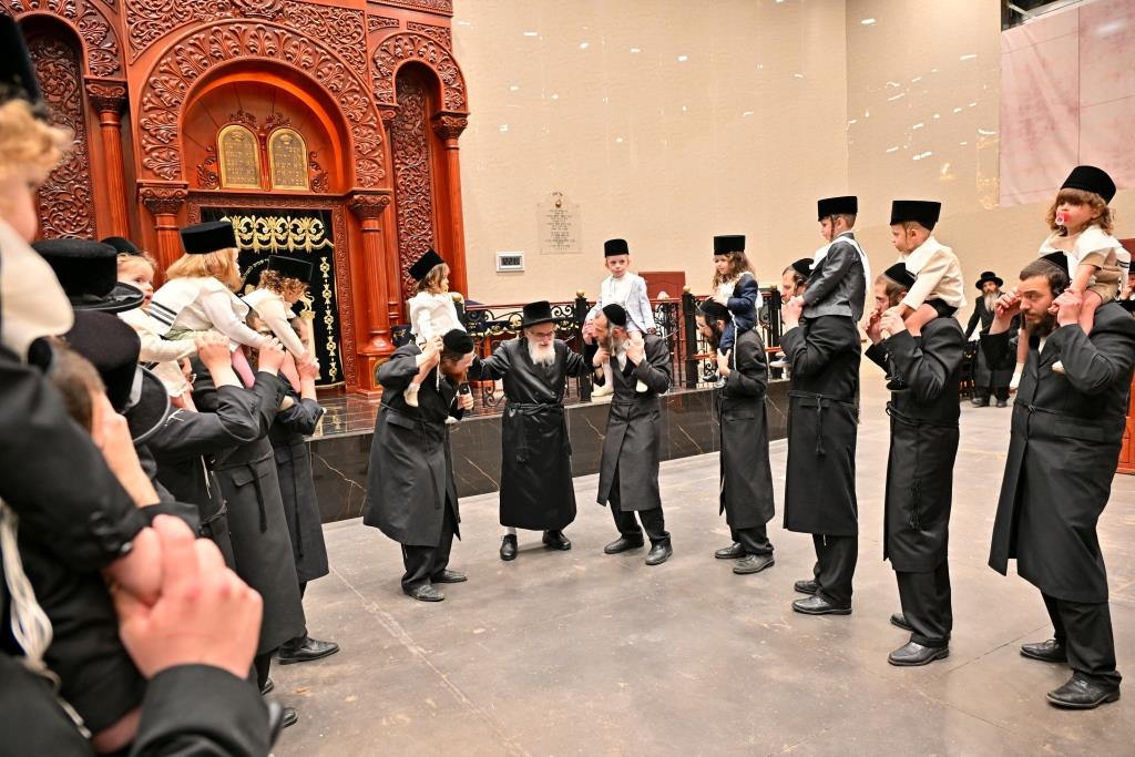 ל"ג בעומר בחצה"ק ויז'ניץ