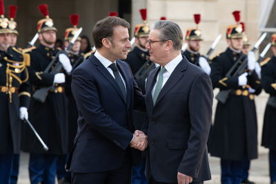 עמנואל מקרון וקיר סטארמר