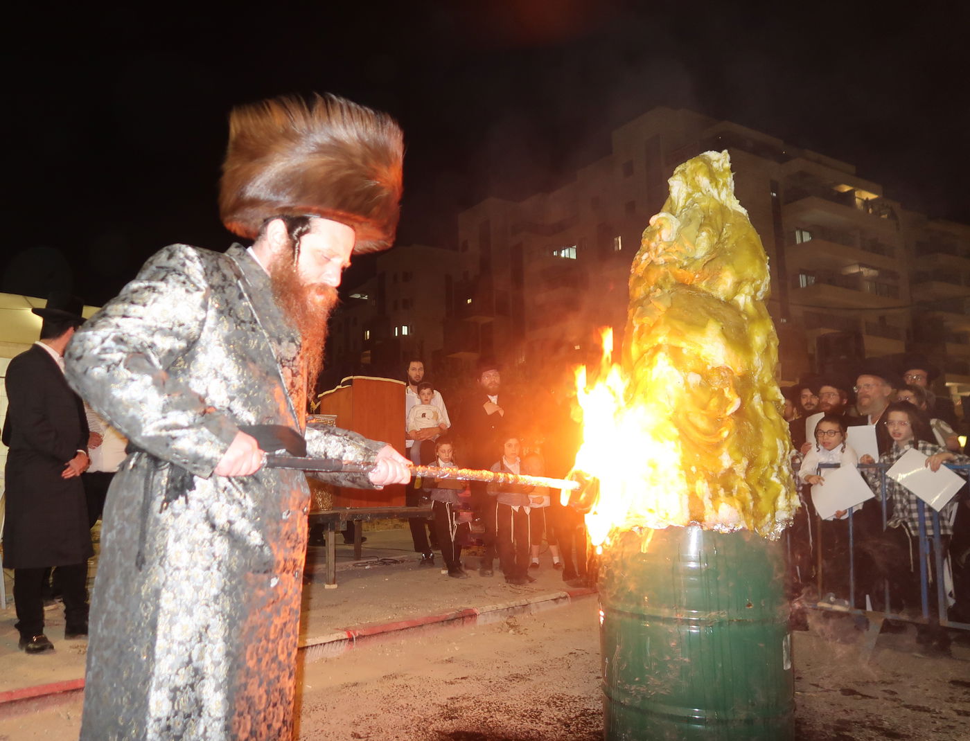 ל"ג בעומר בחצה"ק מיאלען