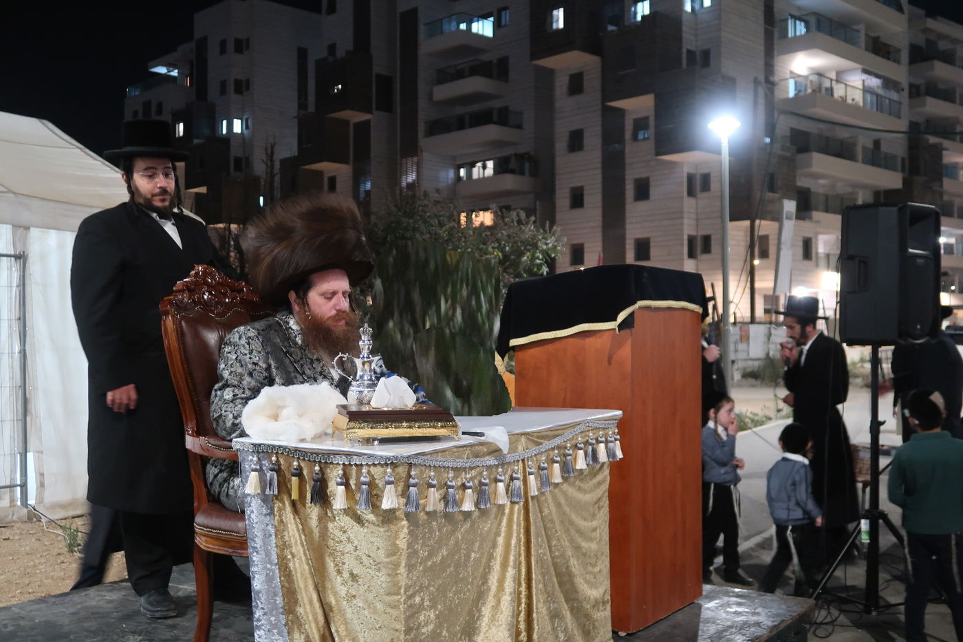 ל"ג בעומר בחצה"ק מיאלען