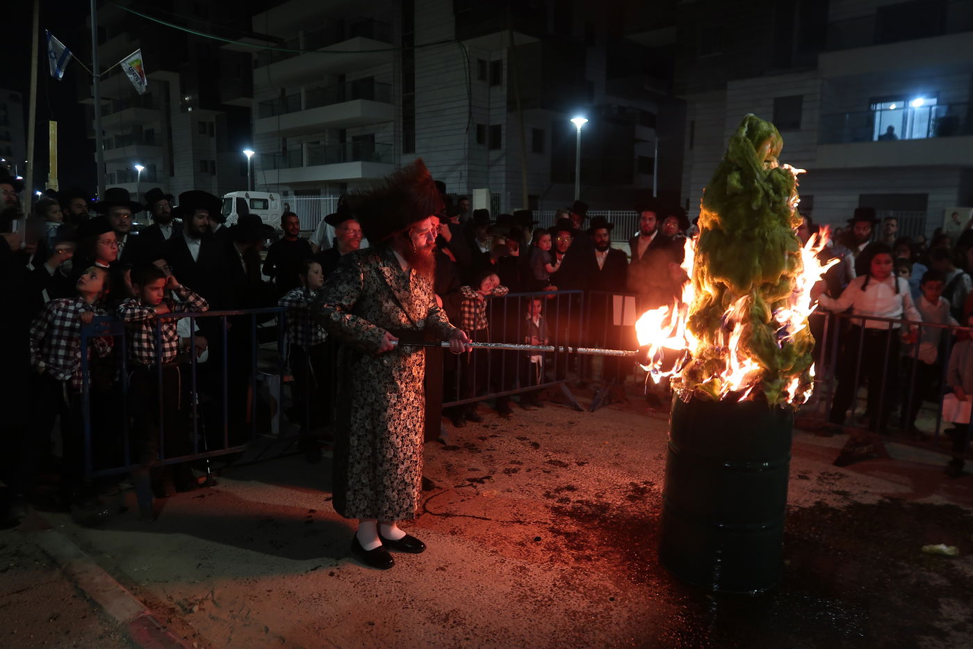 ל"ג בעומר בחצה"ק מיאלען