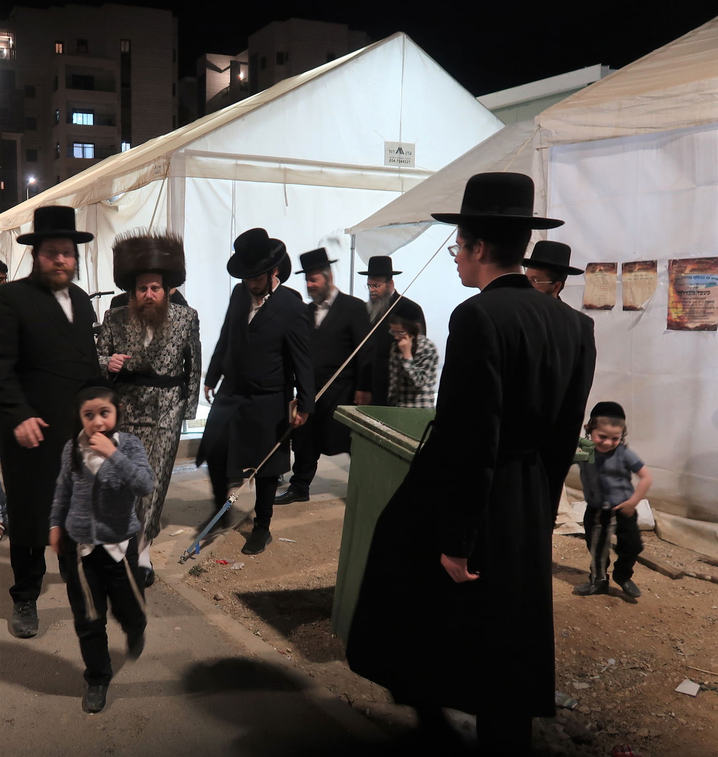 ל"ג בעומר בחצה"ק מיאלען