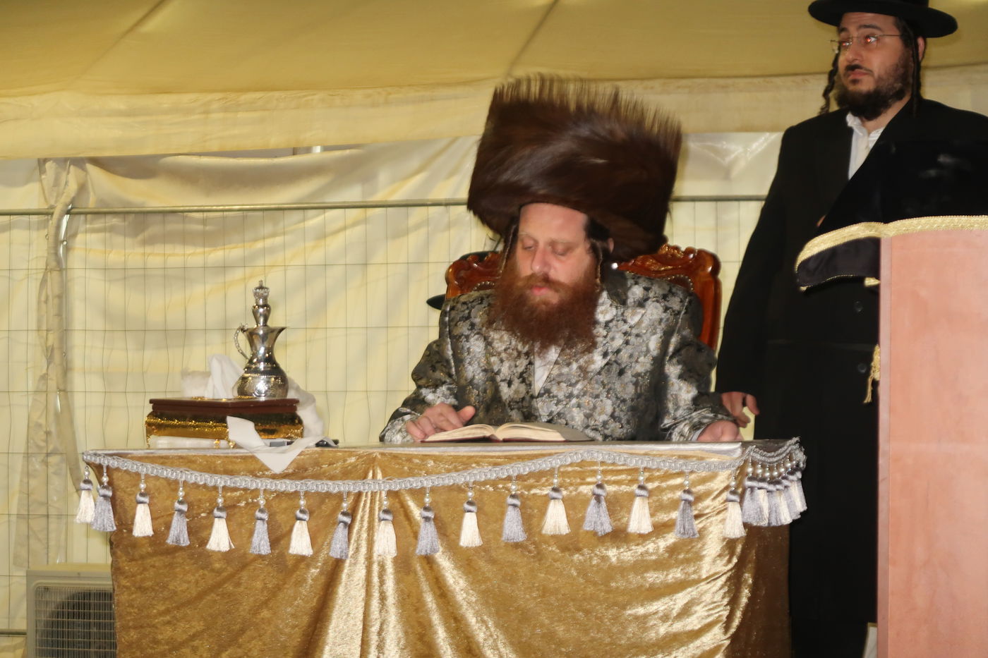 ל"ג בעומר בחצה"ק מיאלען