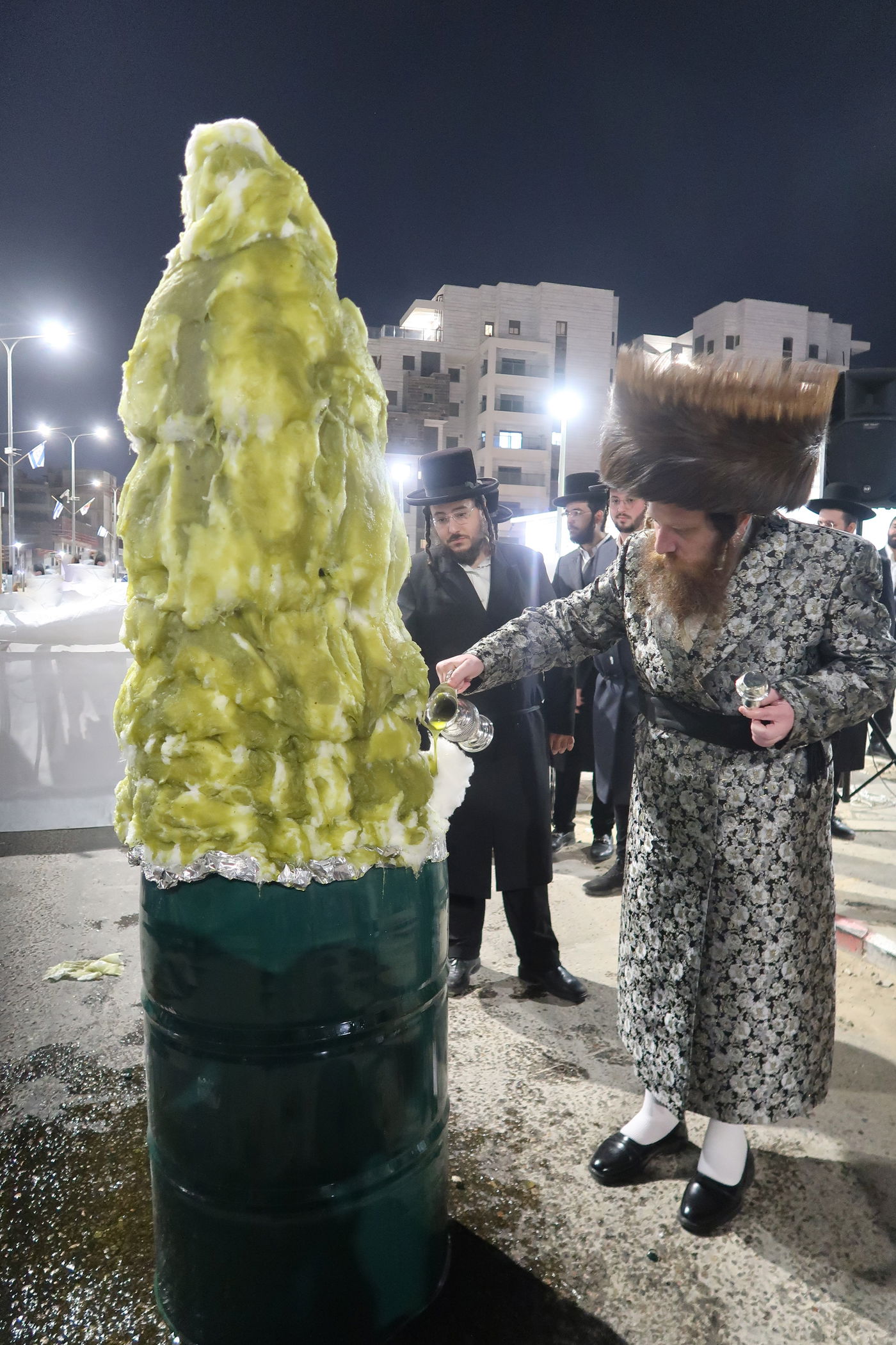 ל"ג בעומר בחצה"ק מיאלען