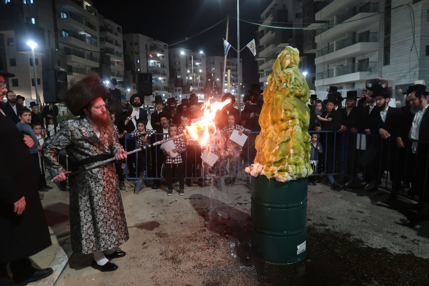ל"ג בעומר בחצה"ק מיאלען