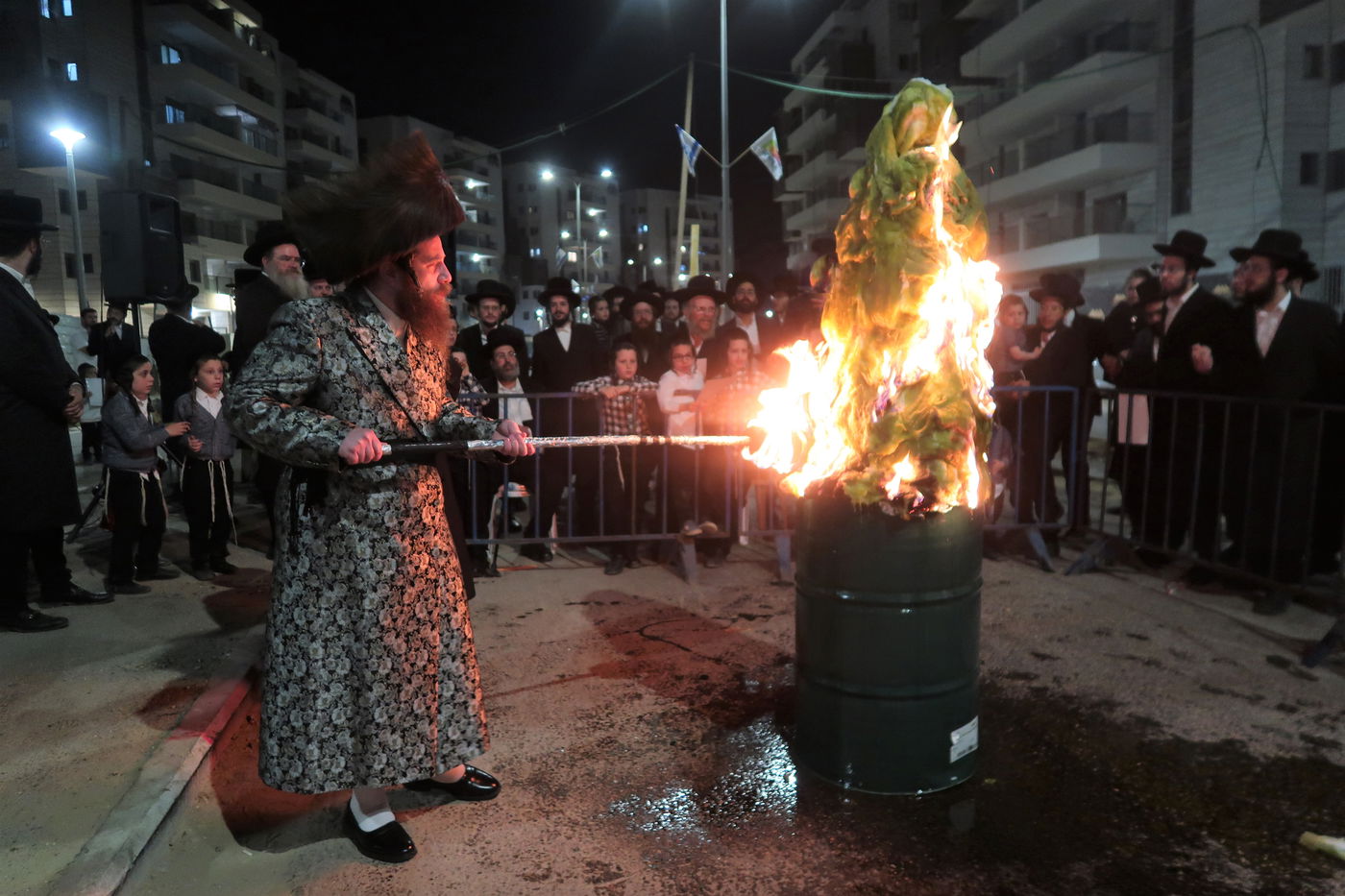 ל"ג בעומר בחצה"ק מיאלען