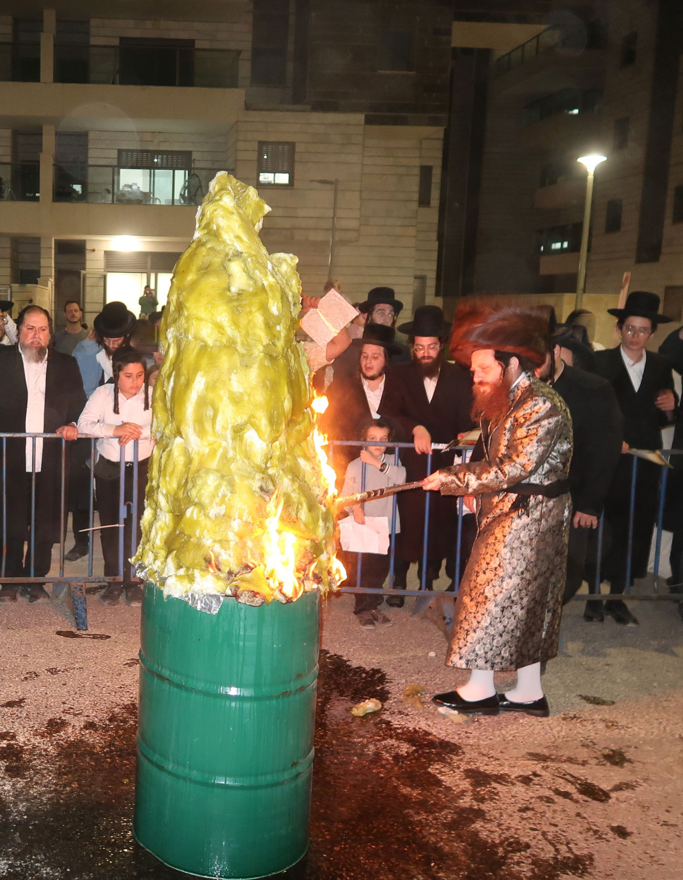 ל"ג בעומר בחצה"ק מיאלען