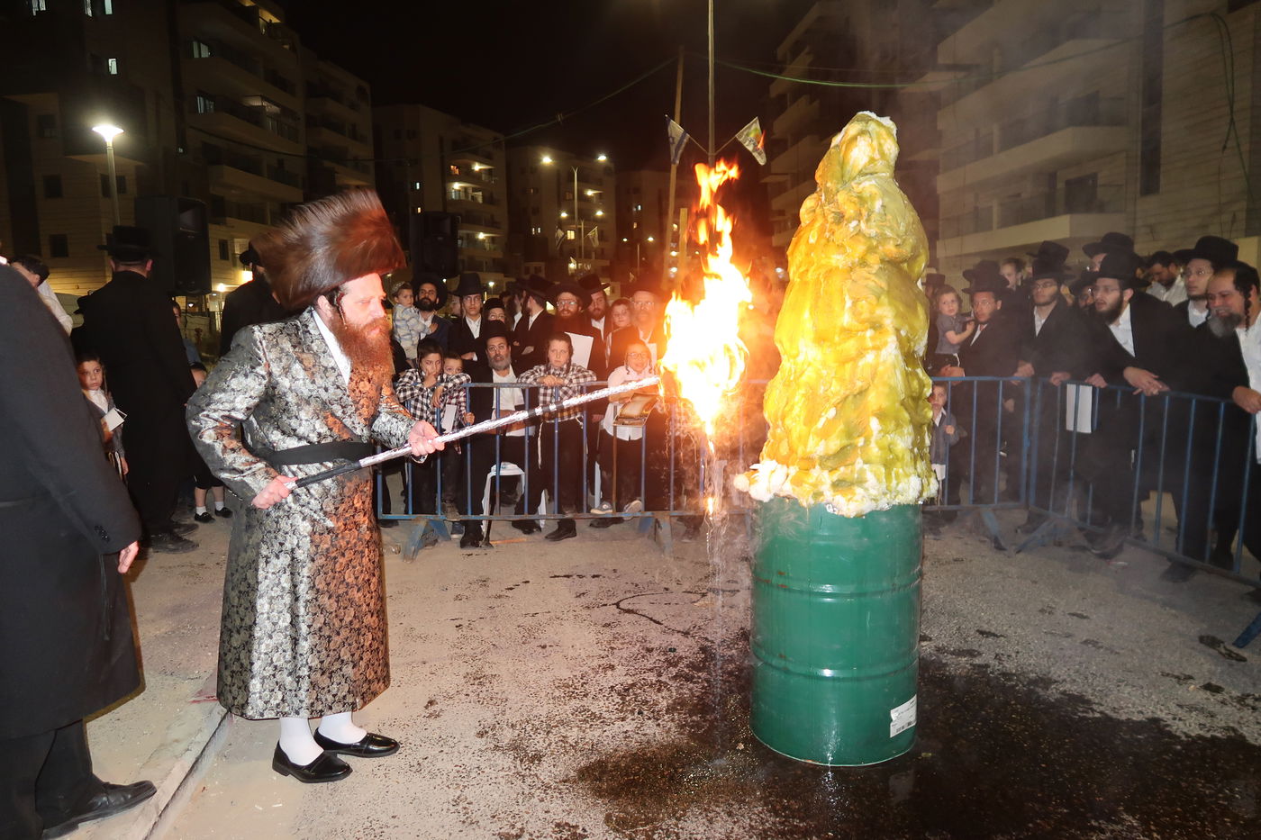 ל"ג בעומר בחצה"ק מיאלען