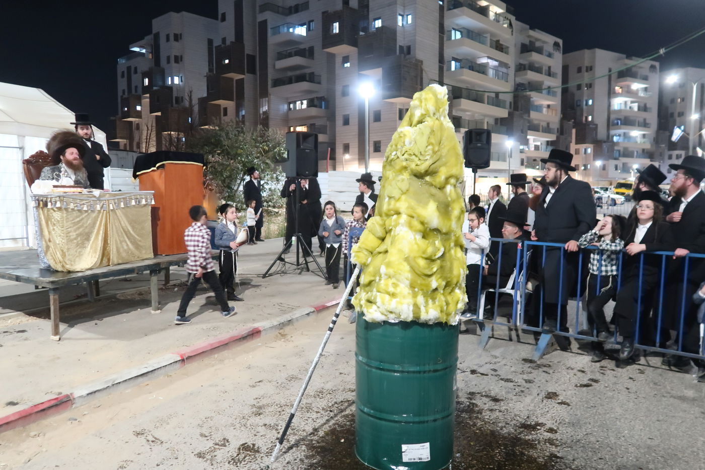 ל"ג בעומר בחצה"ק מיאלען