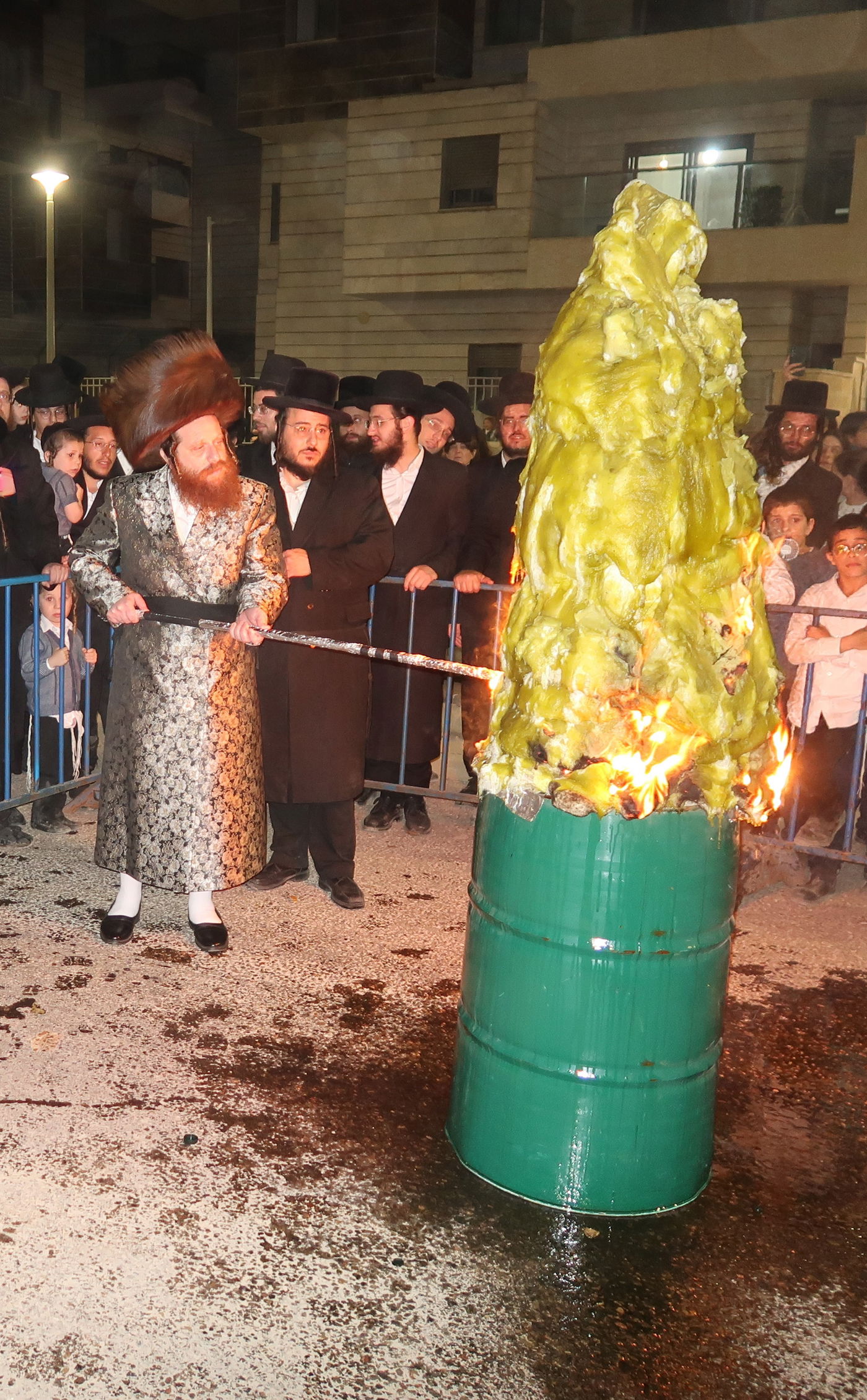 ל"ג בעומר בחצה"ק מיאלען