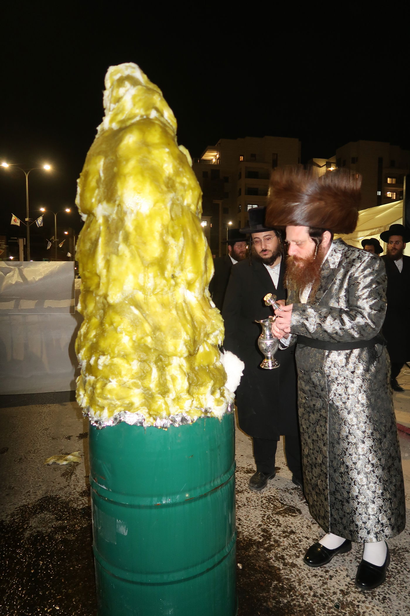 ל"ג בעומר בחצה"ק מיאלען