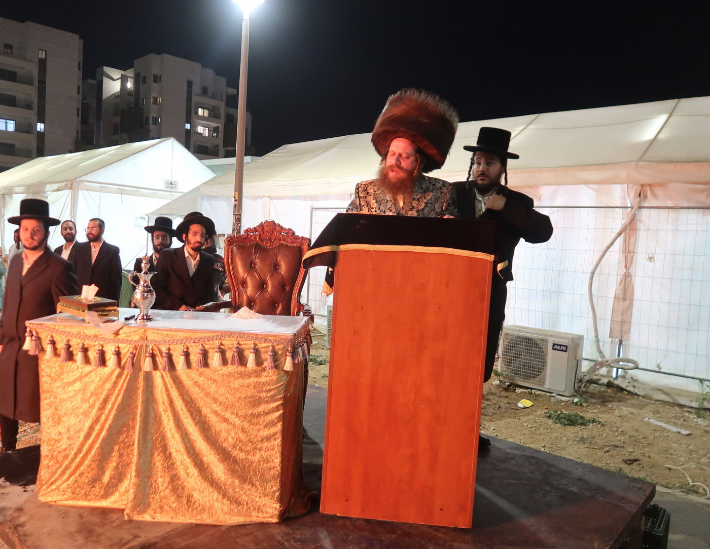 ל"ג בעומר בחצה"ק מיאלען