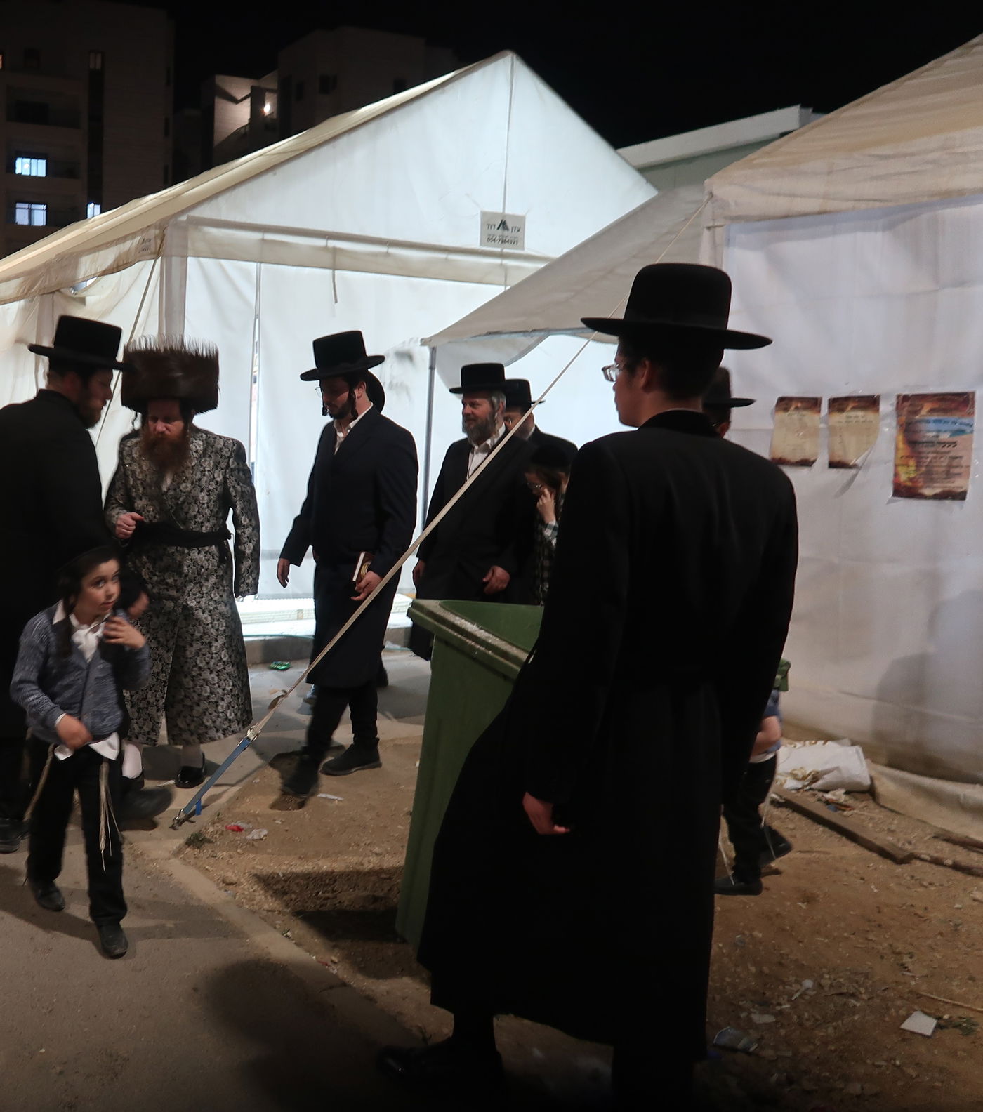 ל"ג בעומר בחצה"ק מיאלען