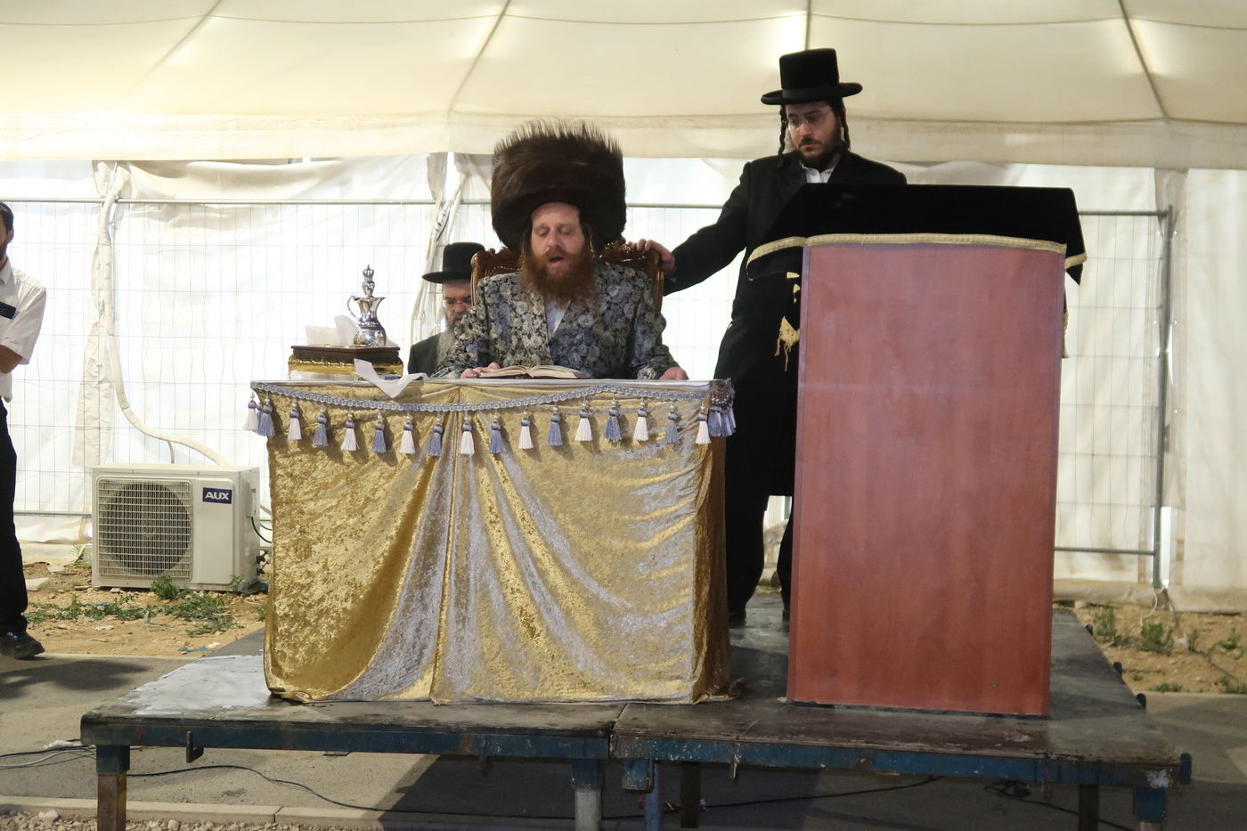 ל"ג בעומר בחצה"ק מיאלען