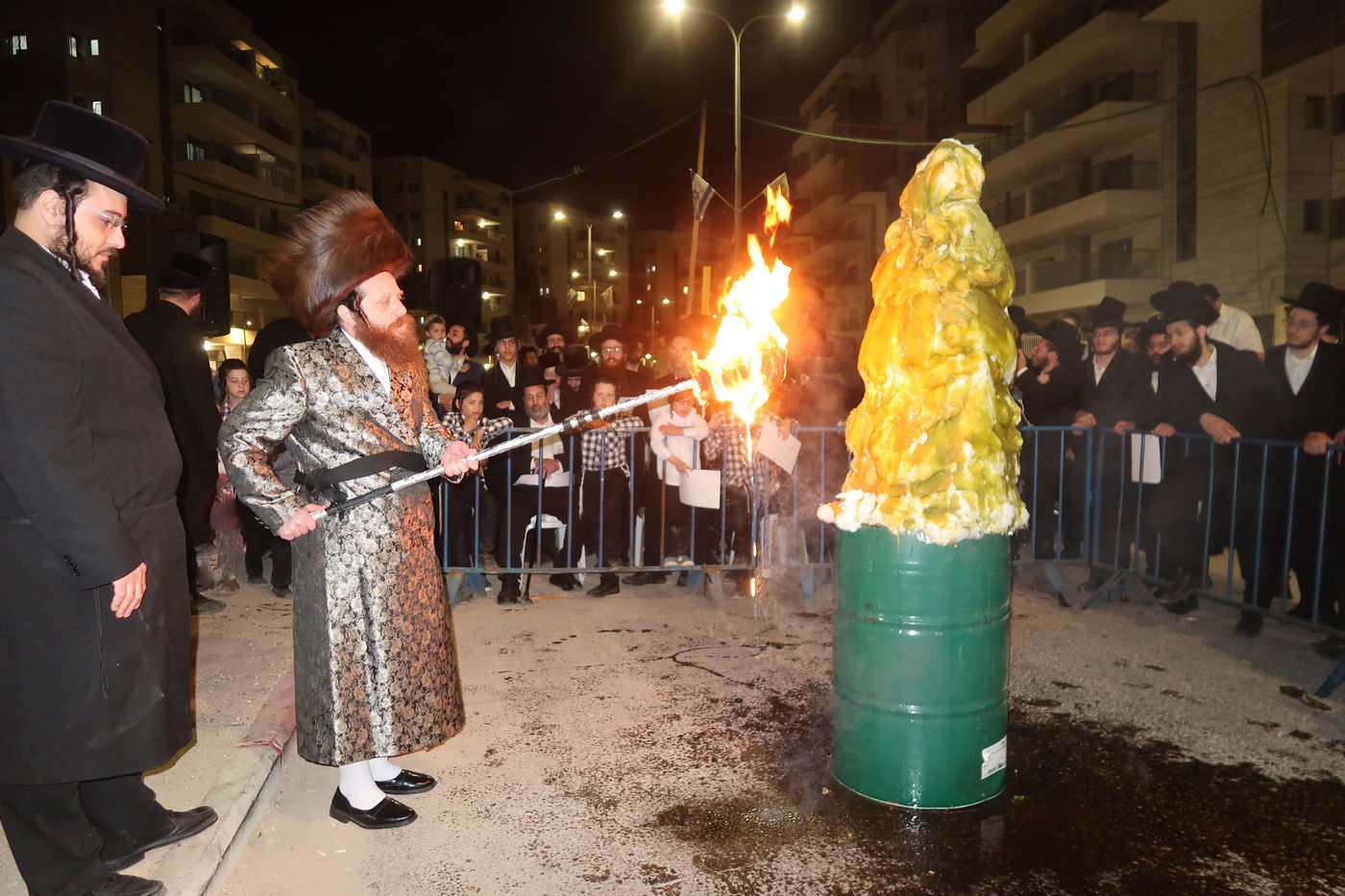 ל"ג בעומר בחצה"ק מיאלען