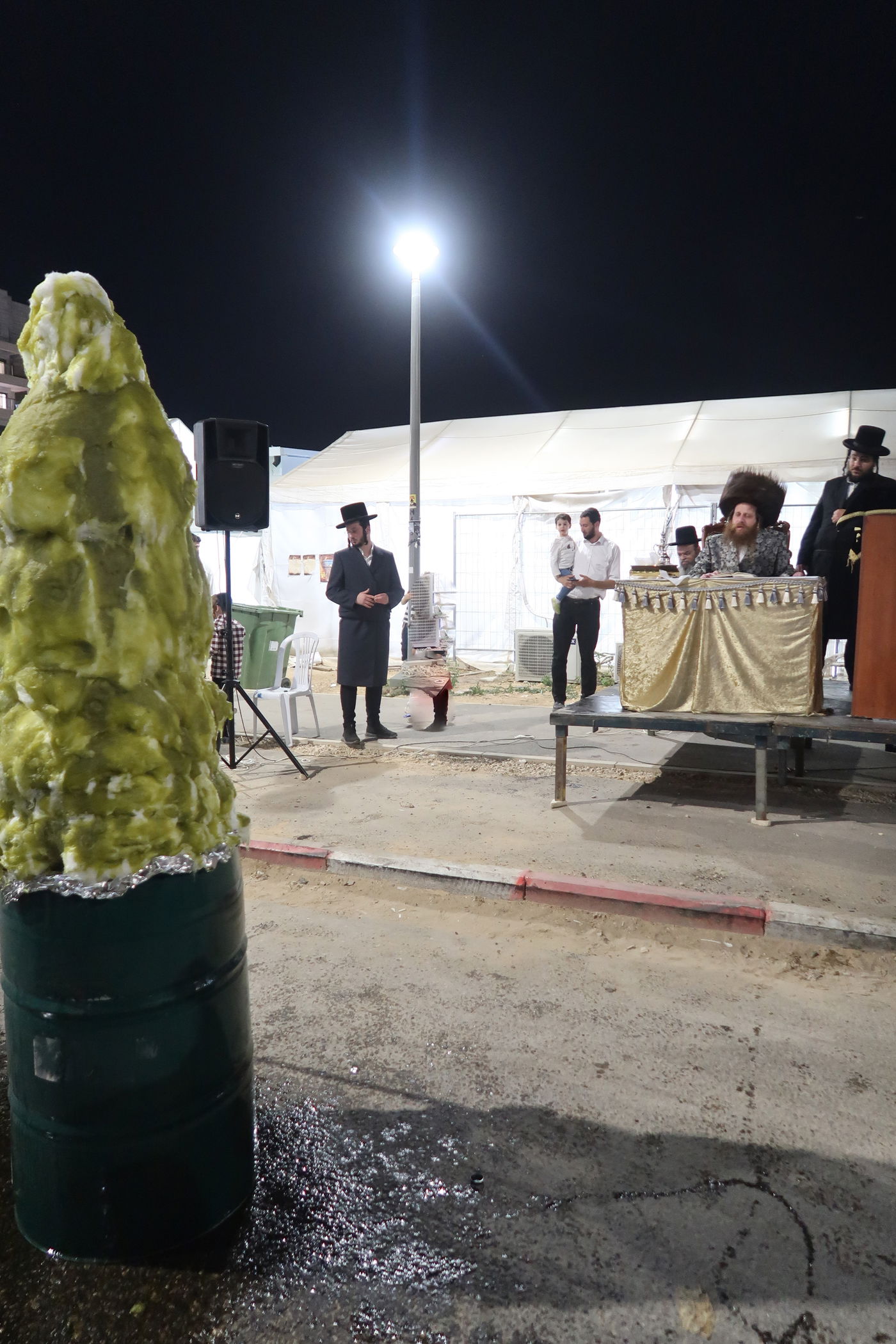 ל"ג בעומר בחצה"ק מיאלען