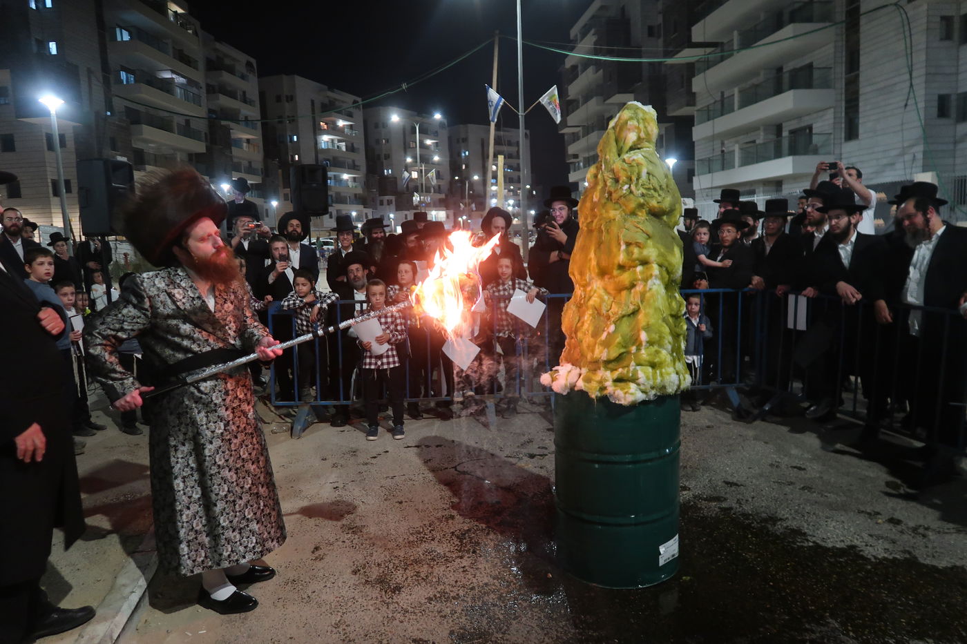 ל"ג בעומר בחצה"ק מיאלען