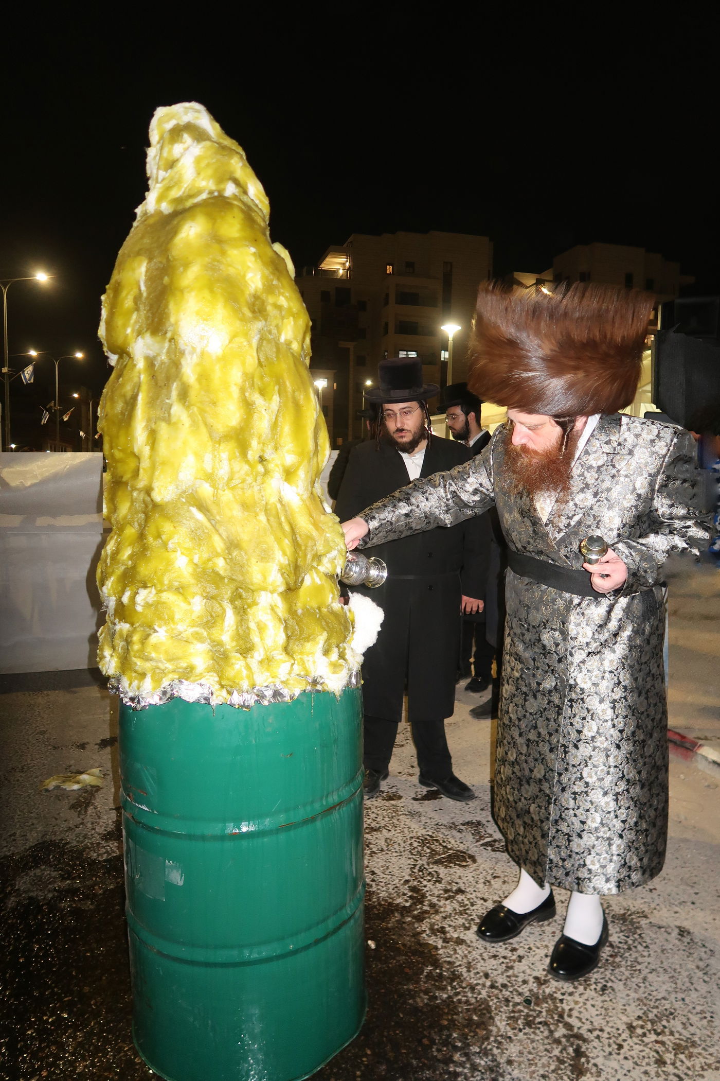 ל"ג בעומר בחצה"ק מיאלען