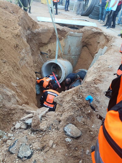 תאונת עבודה קטלנית בעיר החרדית: צינור בטון נפל והרג פועל