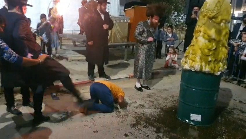 הגוי משתחווה במיאלען 