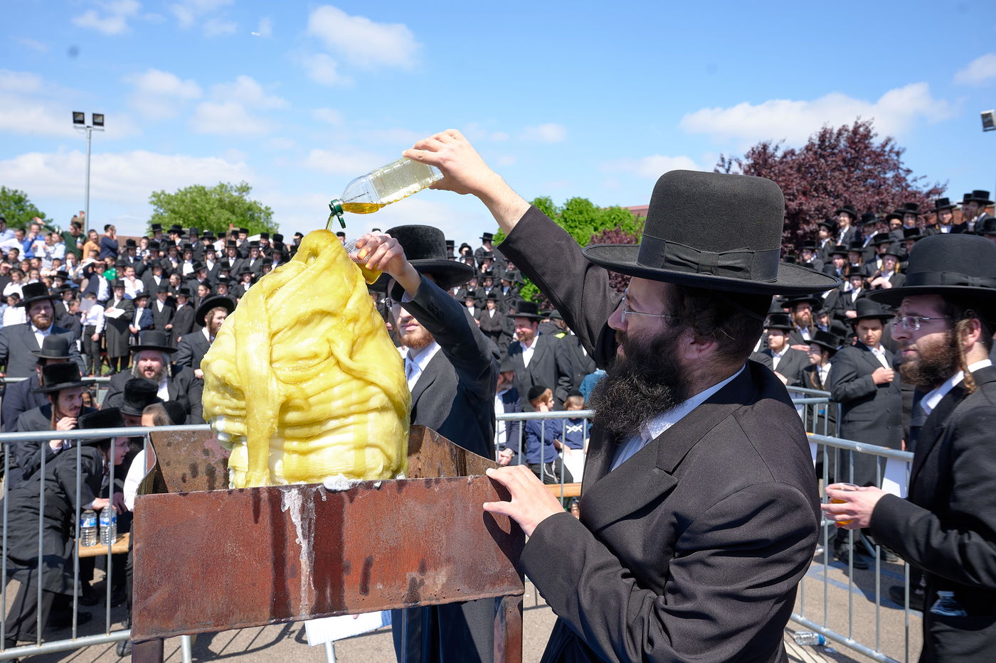 הרה"צ רבי שמעלקא בידרמן בהדלקה הגדולה בלונדון