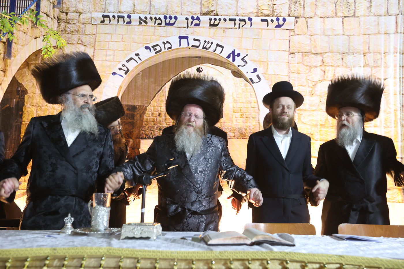 ל"ג בעומר בחצה"ק טרבישאן