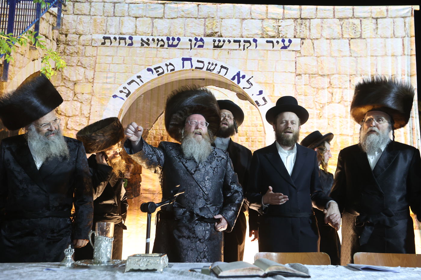 ל"ג בעומר בחצה"ק טרבישאן