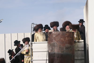 האדמו"ר מתולדות אהרן בהדלקה במירון תשפ"ה
