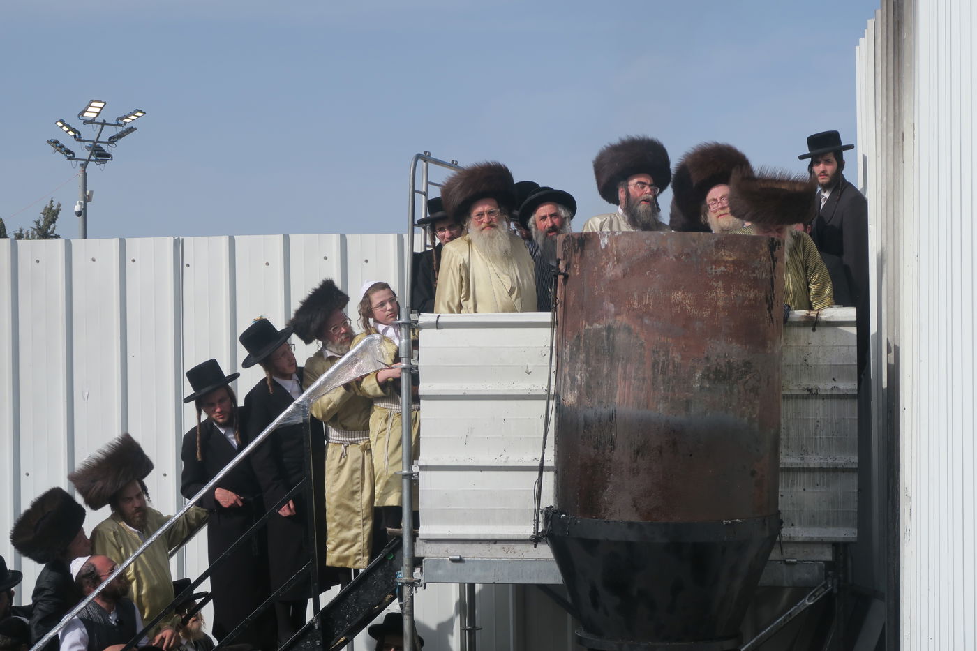 האדמו"ר מתולדות אהרן בהדלקה במירון תשפ"ה