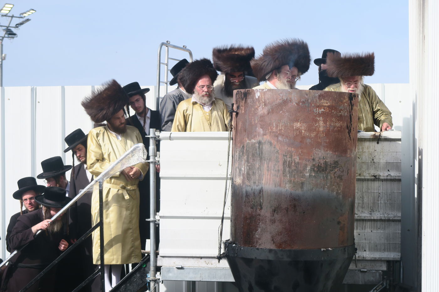 האדמו"ר מתולדות אהרן בהדלקה במירון תשפ"ה