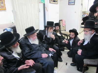 האדמו"ר מאמשינוב בניחום אבלים אצל מחותנו גאב"ד ראדומישלא