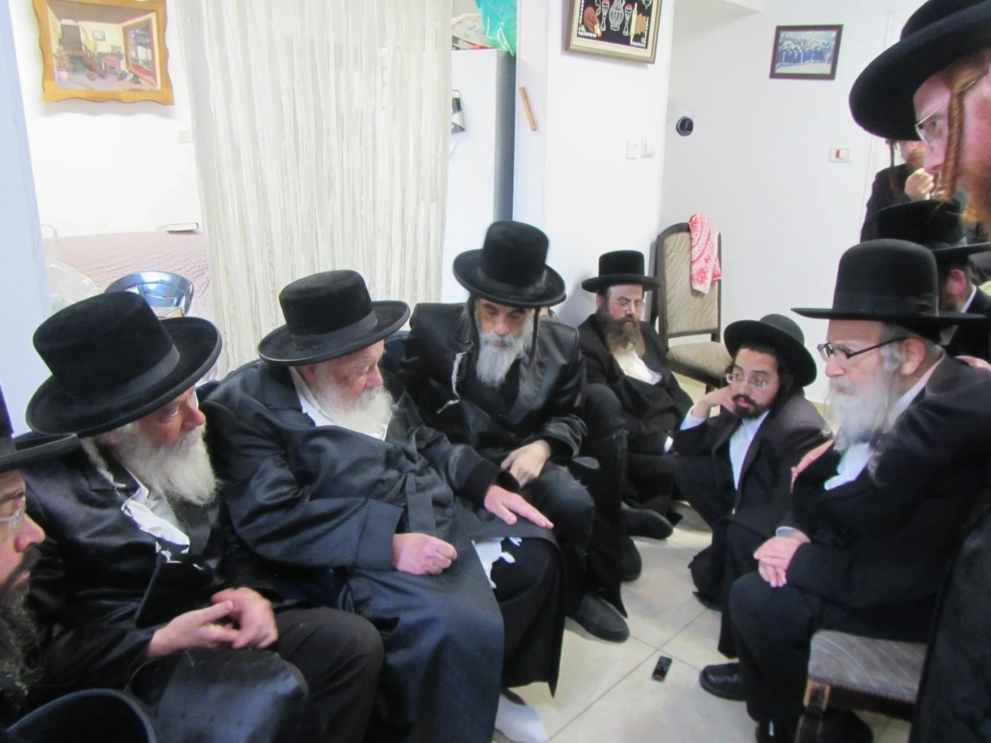 האדמו"ר מאמשינוב בניחום אבלים אצל מחותנו גאב"ד ראדומישלא